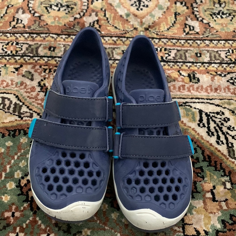 Plae water shoes